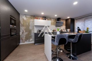 Duplex  Carrer de santa teresa. Dúplex reformado a estrenar 140m, 3 hab, suite y terraza de 50m