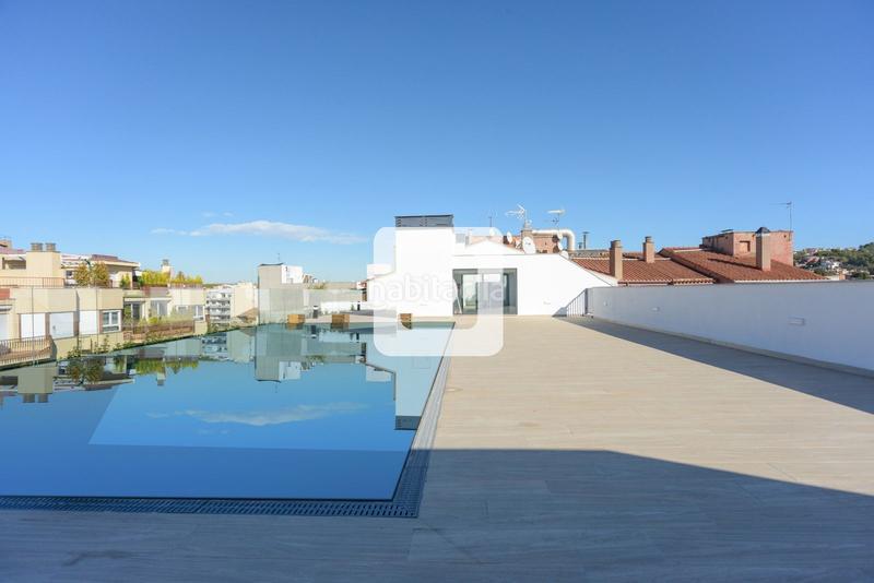 Foto b870aaa4-5bdb-443e-bf2b-00219f4370b3. Àtic amb calefacció piscina a Eixample Nord Girona