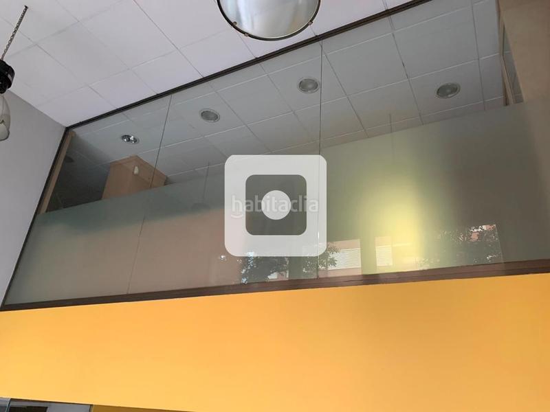 Foto 8a7b6dea-2093-4643-8eda-93a821d0ec6c. Alquiler local comercial local frente a la estación del bus con salida a dos calles en Granollers