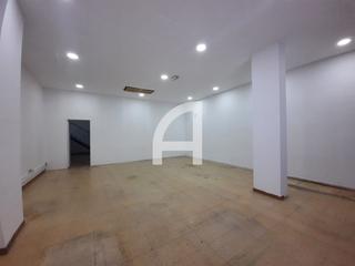 Lloguer Local Comercial  Santiago rusinyol. Local comercial en zona consolidada