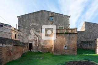 Casa  Garriguella. Finca rústica en venta en el centro de perelada