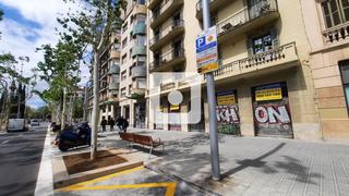 Affitto Locale commerciale  Avinguda diagonal. Local con cuatro vistosos aparadores a avda diagonal y doble acc