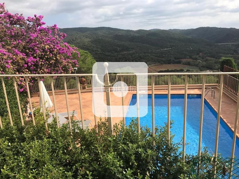 Foto 8c26d725-bc75-4db0-a1bf-7e848e72f0cb. Chalet con riscaldamento piscina in Montjuïc Girona