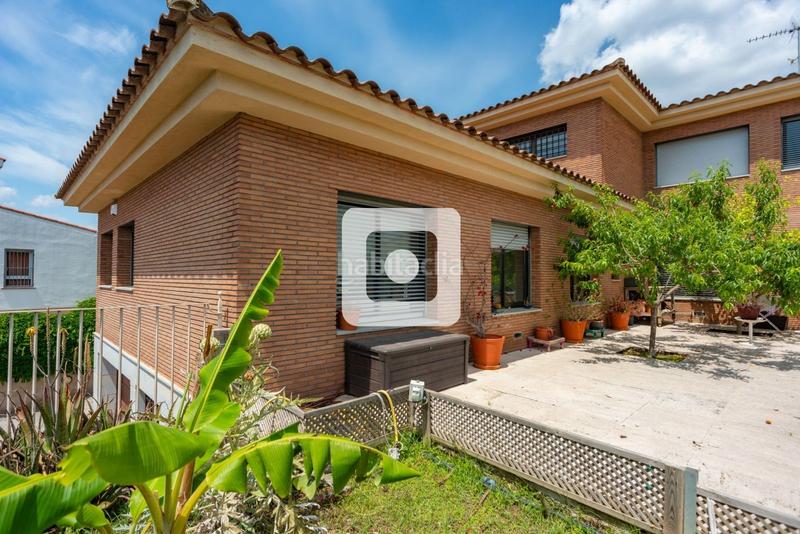 Foto 8ed46d1c-b5e1-415e-9956-6850a32f50a8. Chalet con riscaldamento piscina in Montjuïc Girona