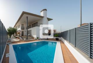 Casa  Rocacorba. Preciosa casa en venta en vilablareix