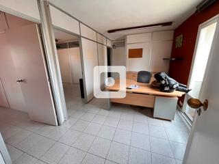 Local commercial  Passatge sant jaume. Oficina en venta en granollers