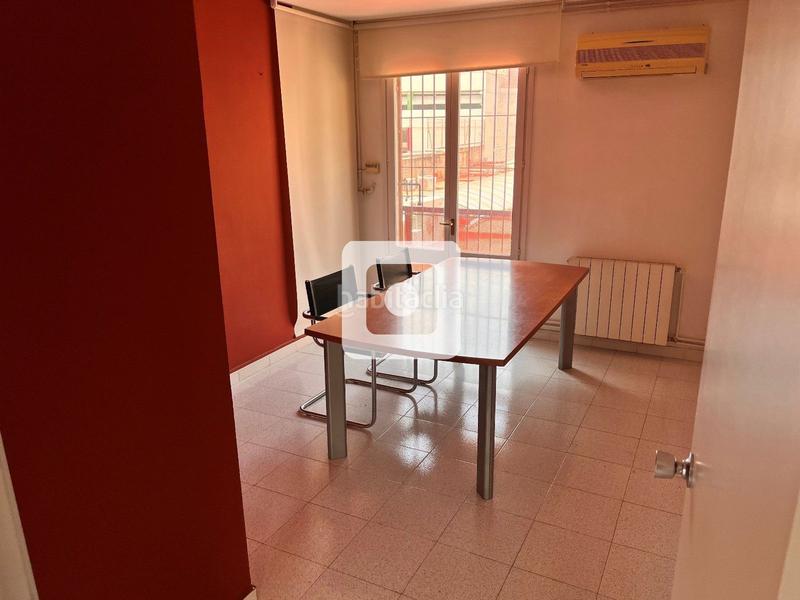 Foto fd5b9e97-83b1-425d-8ec5-ce1ea1cddf13. Locale commerciale con riscaldamento in Sota el cami ral Granollers