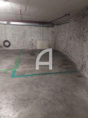 Aparcament cotxe  Carrer castanyer. Plaza de aparcamiento para coche grande