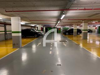 Rent Car parking  Carrer avenir. Para coche grande