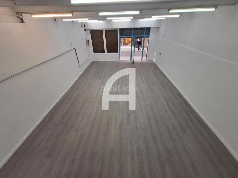 Foto 17160c3b-e647-44de-b541-31037da652f9. Alquiler local comercial amplio local en pleno centro del barri de gracia en Barcelona