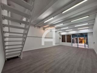 Miete Büro  Carrer ramon y cajal. Amplia oficina en pleno centro del barri de gracia