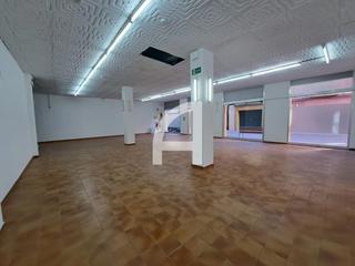 Lloguer Local Comercial  Cl francesc samaranch. Local zona centro
