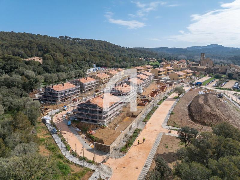 Foto 227c8507-1e10-4f08-ad60-a80249b814dc. Casa adosada exclusiva casa de obra nueva al turó baix empordà girona en Regencós