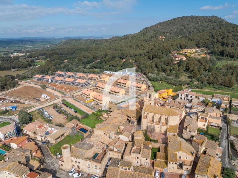 Foto 4dd5a21a-b810-4d12-84ca-90cca0bca508. Casa adosada exclusiva casa de obra nueva al turó baix empordà girona en Regencós