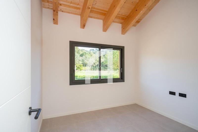 Foto 786c0230-1273-458a-a58d-b5e2e248bb3a. Casa adosada exclusiva casa de obra nueva al turó baix empordà girona en Regencós