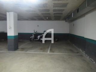 Parking voiture  Ps terraple. Plaza de parquin en la granja