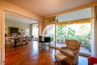 Pis  Plaça bonanova. Bonita vivienda en finca clásica con presencia
