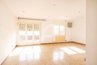 Appartement  Francesc samaranch. Ideal piso amplio y luminoso en el centro de molins de rei