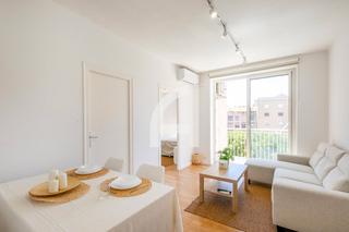 Rent Flat  Carrer de buenos aires. Piso de alquiler temporal cerca del parque del turo park
