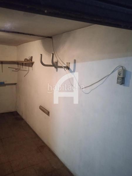 Foto 3cc77170-8735-472e-9a9c-9a98873775f4. Parking coche plaza de garaje cerrada en venta en Girona