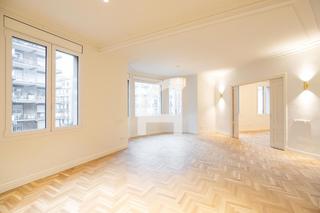 Piso  Balmes. Excepcional y amplio inmueble en sarriàsant gervasi