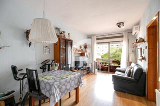 Appartement  Amunt. Piso alto y luminoso en gràcia