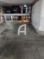Aparcament cotxe  Castanyer. Plaza de aparcamiento para coche mediano