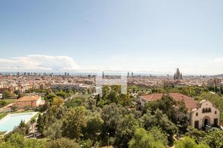 Location Appartement  Mare de deu de montserrat. Piso alto y luminoso con amplia terraza en alquiler temporal