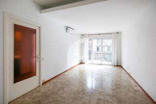 Pis  Arago. Amplio piso con agradable terraza disfrutable