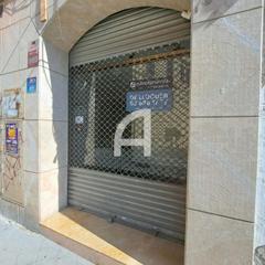 Lloguer Local Comercial  Major. Versátil local comercial en el centro de molins de rei