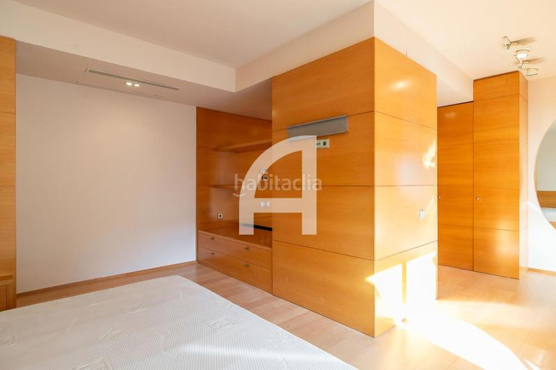 Foto 9089e8ae-9967-477d-b741-c6fb1011351f. Alquiler ático espectacular y amplio piso con gran terraza en Barcelona