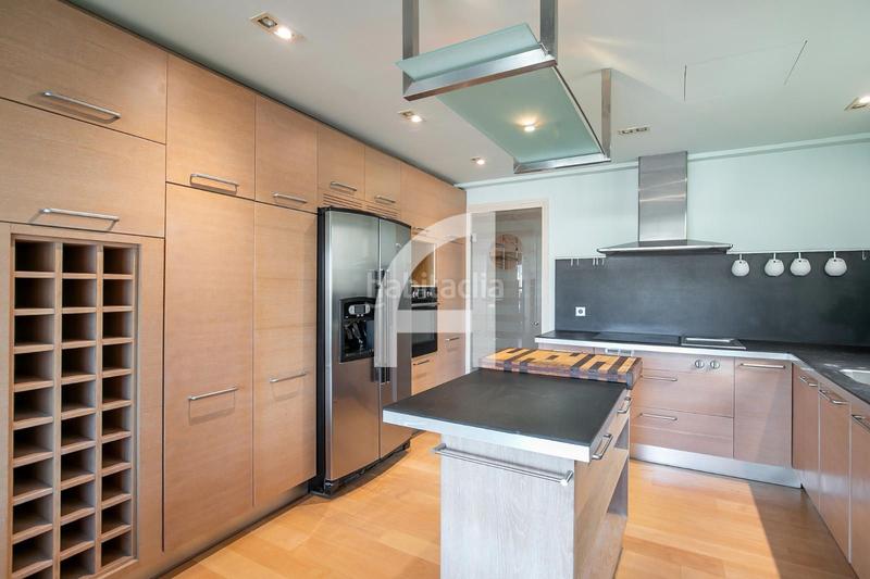 Foto ad9e170a-bbdc-4e57-a389-763d1107e4ee. Rent penthouse with heating in Putget - Farró Barcelona