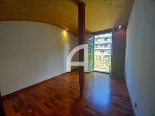 Rent Studio  Carrer del comte urgell. Con ascensor y servicio de portería