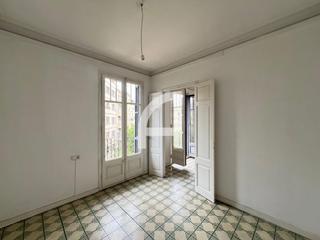 Rent Studio  Carrer comte borrell. Finca con ascensor