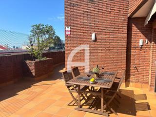 Lloguer Àtic  Travessera les corts. Ampio piso con piscina y área infantil en alquiler temporal