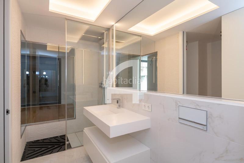 Foto 8ce29dbf-af9e-4996-a34a-ac2a68842dff. Àtic amb calefacció piscina a Eixample Nord Girona