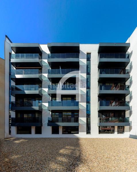 Foto b1b449ed-9ad2-483e-bd0b-980b6c9ccaa3. Àtic amb calefacció piscina a Eixample Nord Girona