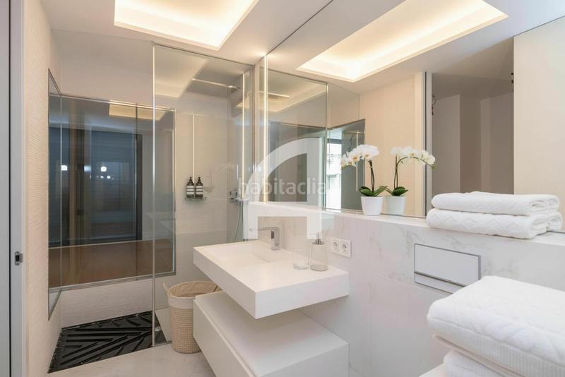 Foto d56c2c12-f0f8-4b51-bb17-dc311996f3d6. Àtic amb calefacció piscina a Eixample Nord Girona