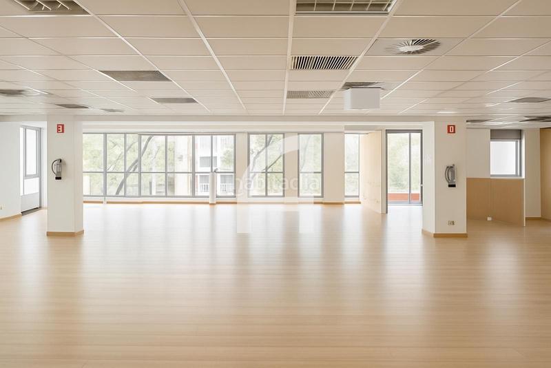 Foto 3346c822-dfa3-42db-88fd-aa0572663c2a. Oficina a La Nova Esquerra de l´Eixample Barcelona