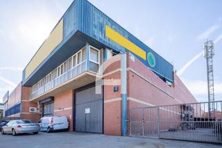 Nau industrial  Francesc layret. Nave industrial en el poligono industrial el pla de molins de re