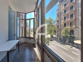 Location Bureau  Carrer balmes. Entresuelo céntrico y con fachada a balmes, ideal para rótular