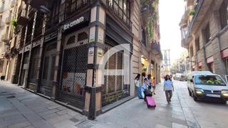 Traspàs Local Comercial  Carrer boqueria. Local esquinero muy turístico junto a la ramblas con licencia