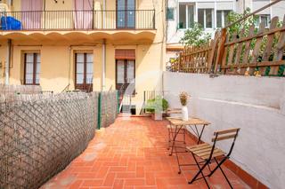 Lloguer Estudi  Carrer del comte d'urgell. Precioso loft con terraza exterior a patio de manzana