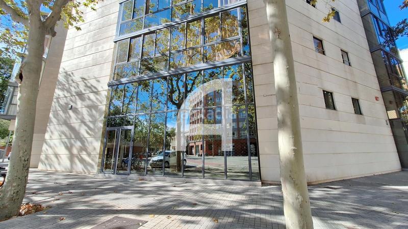 Foto be35b84e-94d5-4bfe-b71e-75917eb27792. Location bureau avec chauffage dans La Vila Olímpica del Poblenou Barcelona