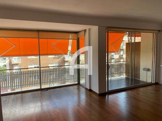 Rent Flat  Gran via de carles iii. Espectacular piso alto y luminoso totalmente exterior