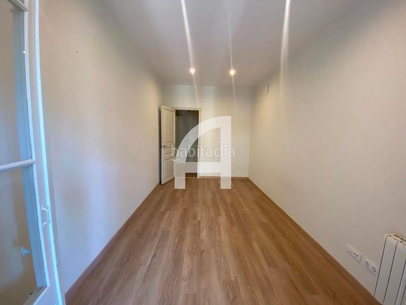 Foto f9110ec9-c1e2-4c58-aa3c-015423734a74. Alquiler piso precioso piso con tres dormitorios dobles en Barcelona