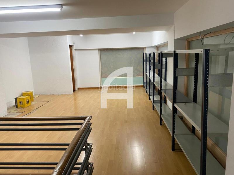 Foto 90a5d4c9-b208-435e-9ef2-aa3f9d50cdc6. Alquiler local comercial local en alquiler en el centre barri vell en Girona