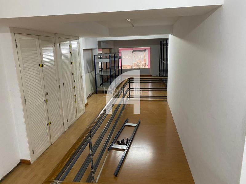 Foto 6d744802-6dfd-43a6-831b-6c5b7d883999. Location local commercial dans Centre-Barri Vell Girona