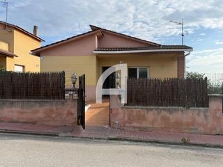 Maison  Can salva. Casa en venta a reformar en can salvá  riells i viabrea