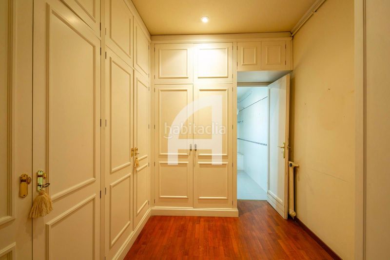 Piso en zona exclusiva con servicio de conserjería en Barcelona - Imagen 13